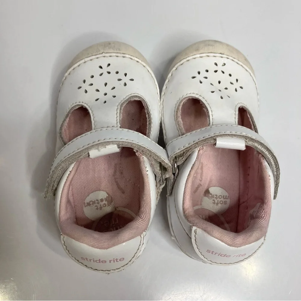 Stride rite white patent leather Amalie mary Jane shoes‎ size 5.5 early walkers